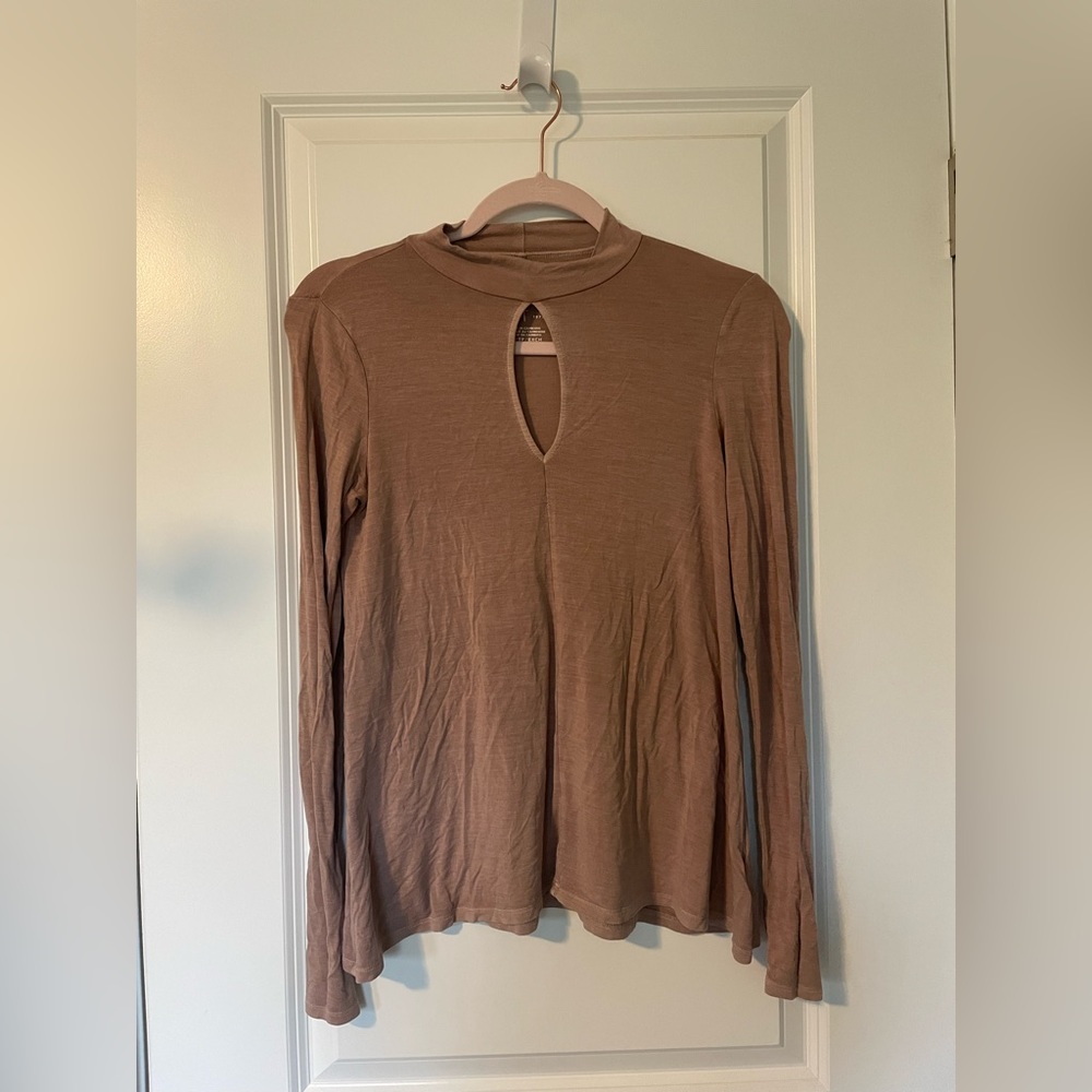 American Eagle Keyhole Long Sleeve Top